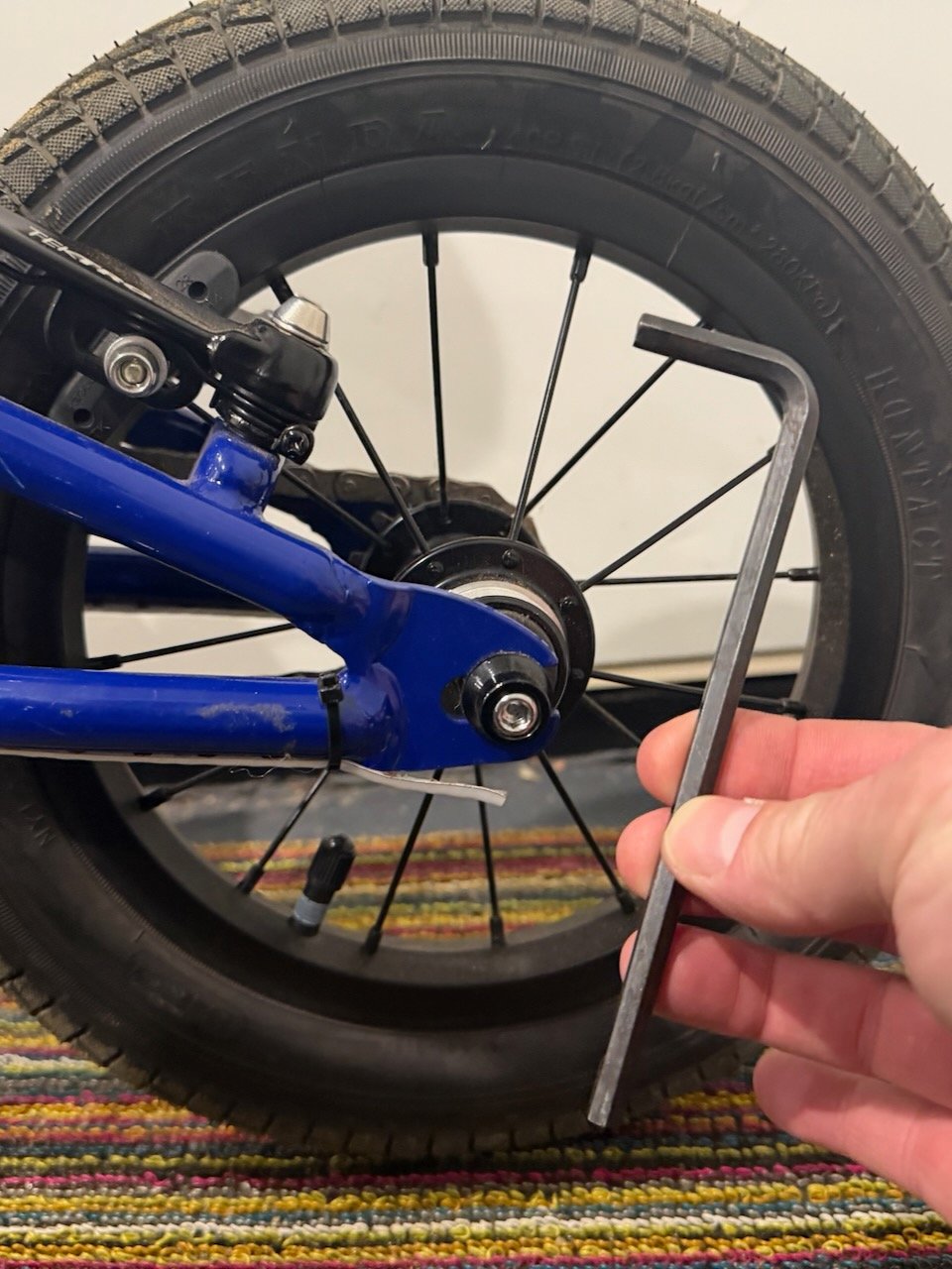 Loosening the rear axle