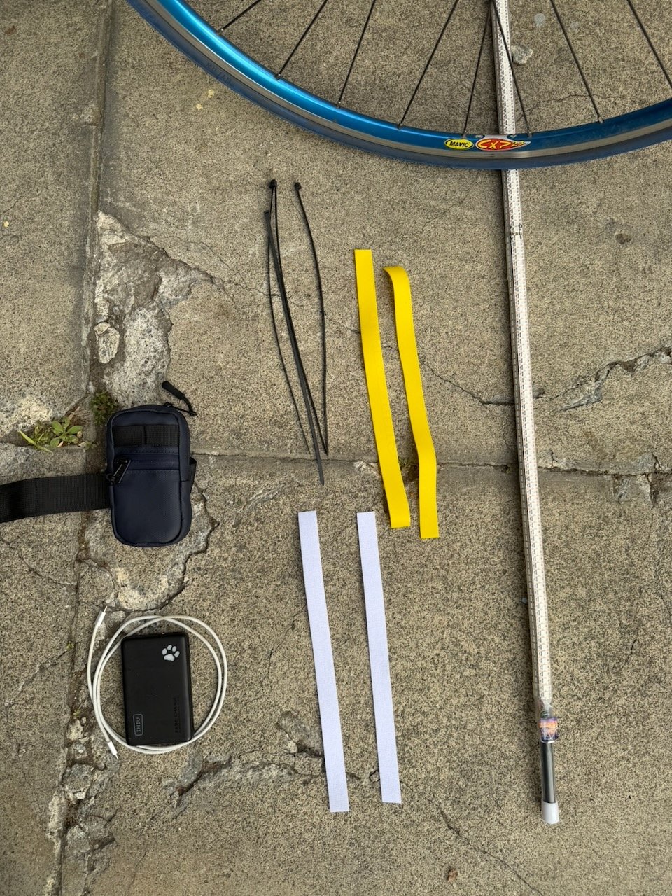 Mounting options: zip ties, rubber straps, velcro straps, plus optional battery and saddle bag